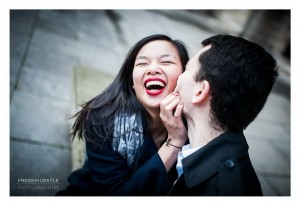 Love session Cour Carrée du Louvres pour une prestation de photographe couple