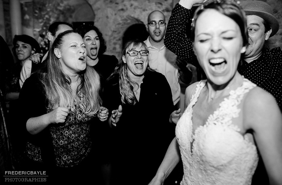 soirée de mariage, la mariée sur le dancefloor