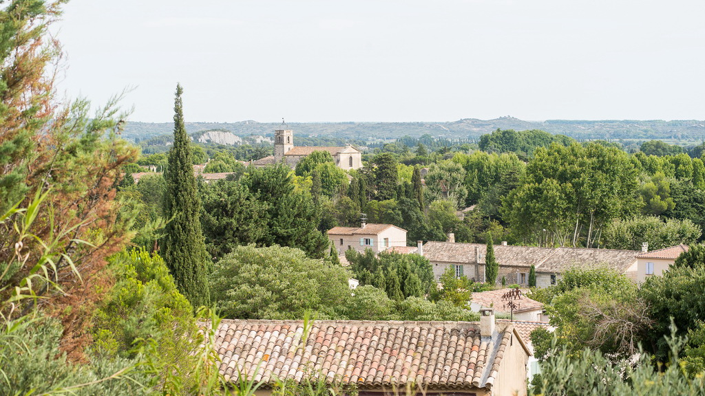 reportage famille alpilles, belle maison provençale avec piscine à Maussane-les-Alpilles